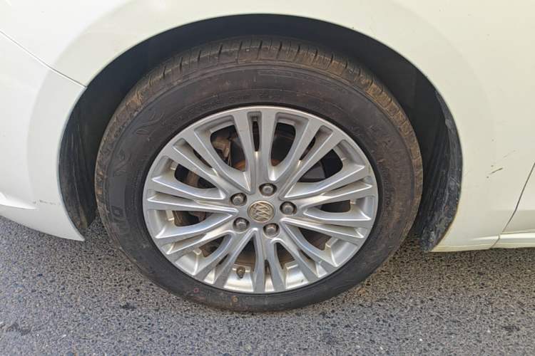 Used Buick GT 2015 15N Automatic Elite Version Exterior 4