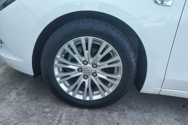 Used Buick GT 2015 15N Automatic Elite Version Exterior 4
