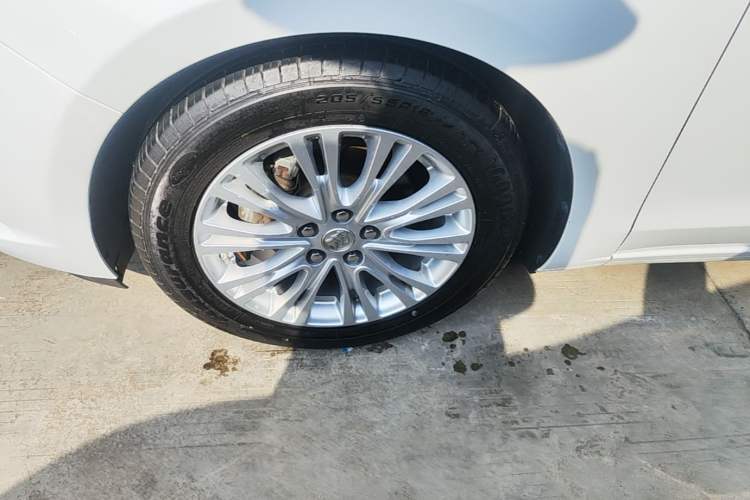 Used Buick GT 2015 15N Automatic Elite Version Exterior 4