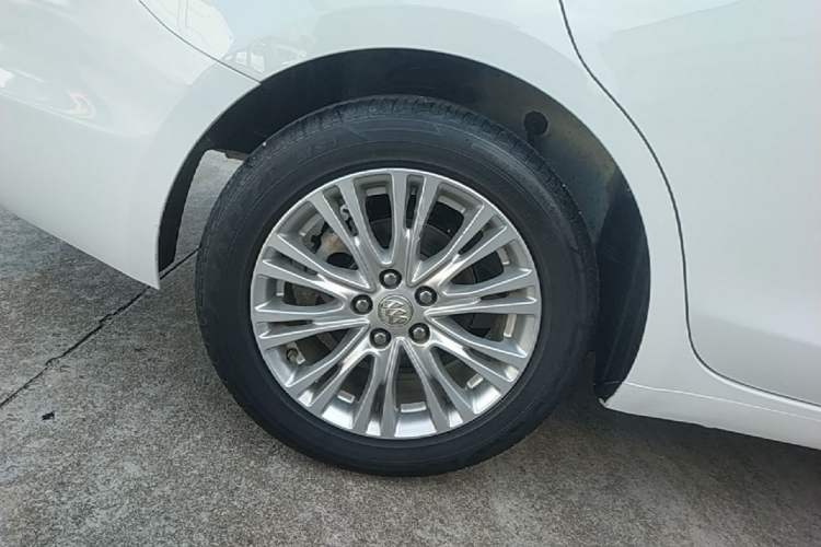 Used Buick GT 2015 15N Automatic Elite Version Exterior 5
