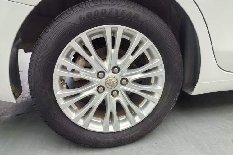 Used Buick GT 2015 15N Automatic Elite Version Exterior 5