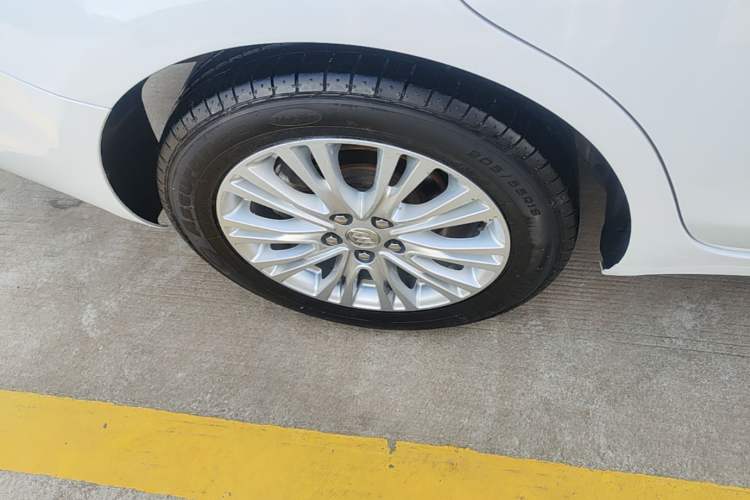Used Buick GT 2015 15N Automatic Elite Version Exterior 5