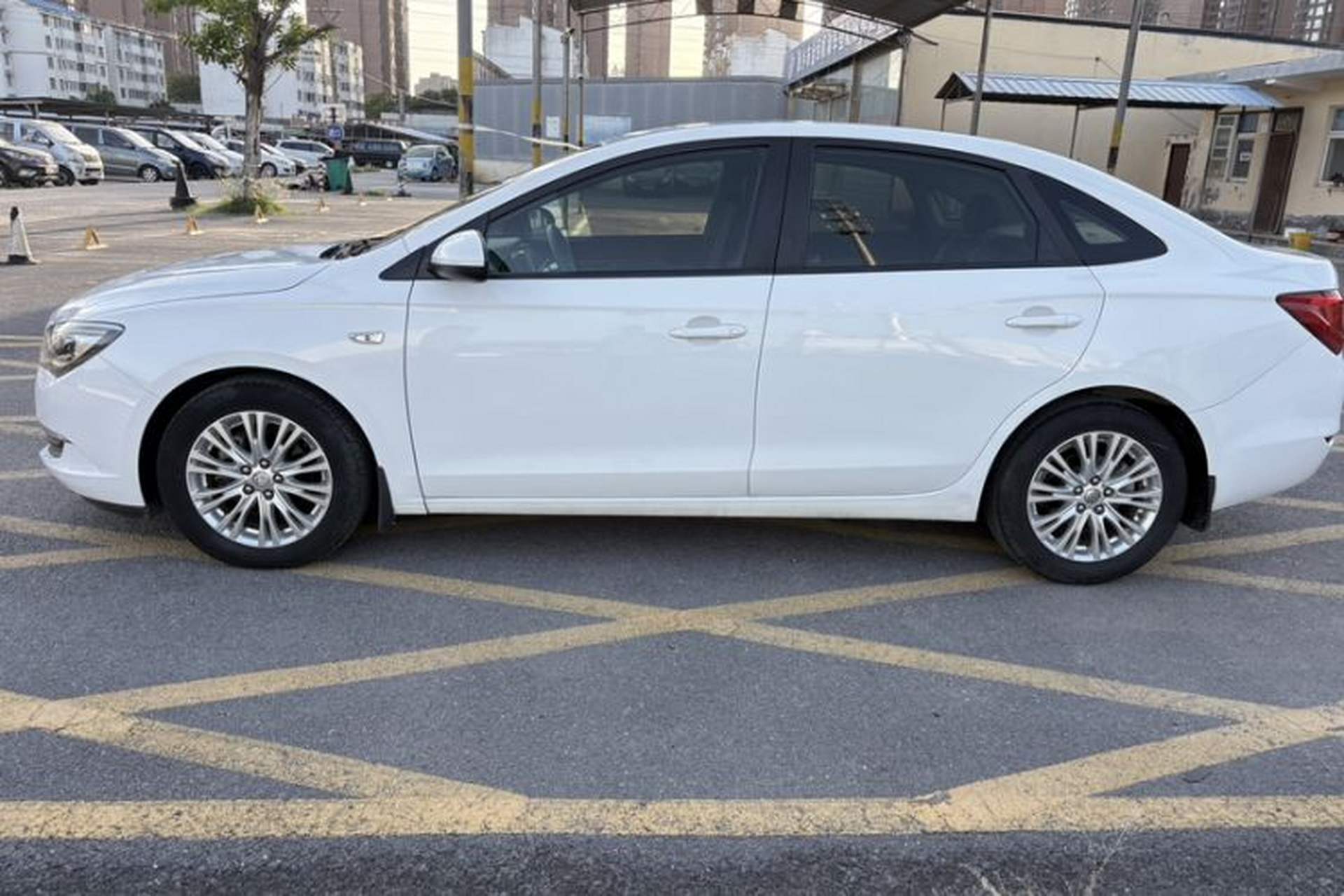 Used Buick GT 2015 15N Automatic Elite Version Exterior 5