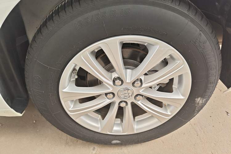 Used Buick GT 2015 15N Manual Entry-Level Trim Exterior 5