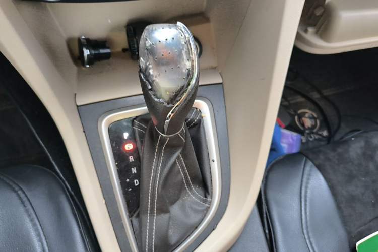 Used Buick GT 2015 15N Automatic Elite Version Gear Lever