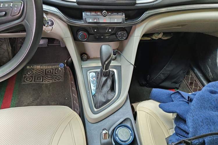 Used Buick GT 2015 15N Automatic Elite Version Gear Lever