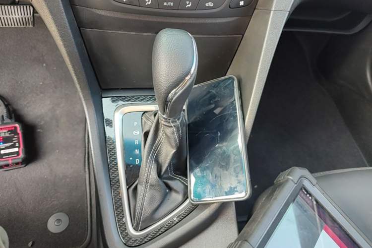 Used Buick GT 2015 15N Automatic Deluxe Edition Gear Lever