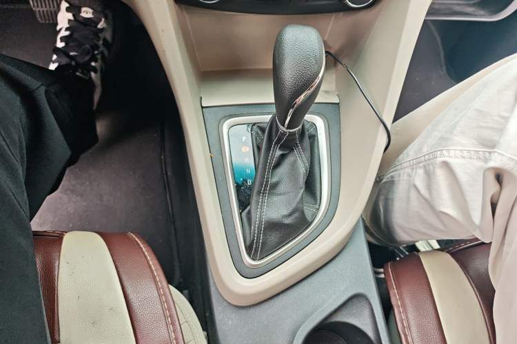 Used Buick GT 2015 15N Automatic Elite Version Gear Lever