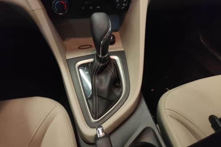 Used Buick GT 2015 15N Automatic Elite Version Gear Lever