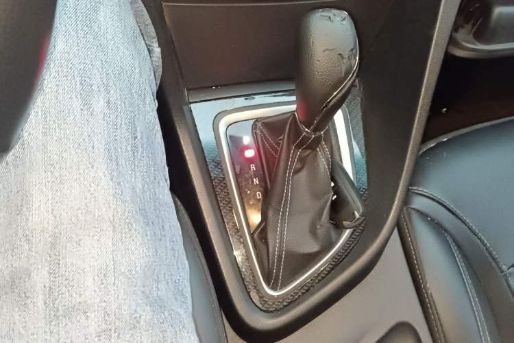 Used Buick GT 2015 15N Automatic Deluxe Edition Gear Lever