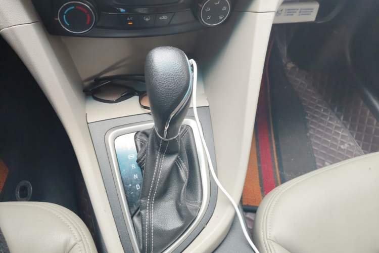 Used Buick GT 2015 15N Automatic Elite Version Gear Lever