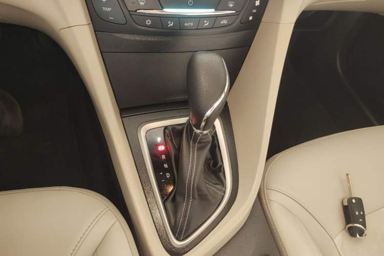 Used Buick GT 2015 15N Automatic Deluxe Edition Gear Lever
