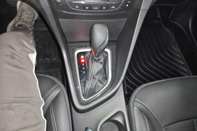 Used Buick GT 2015 15N Automatic Deluxe Edition Gear Lever