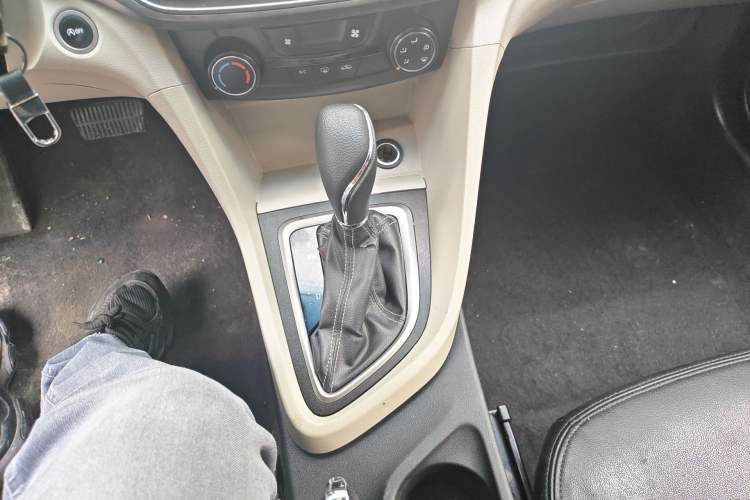 Used Buick GT 2015 15N Automatic Elite Version Gear Lever