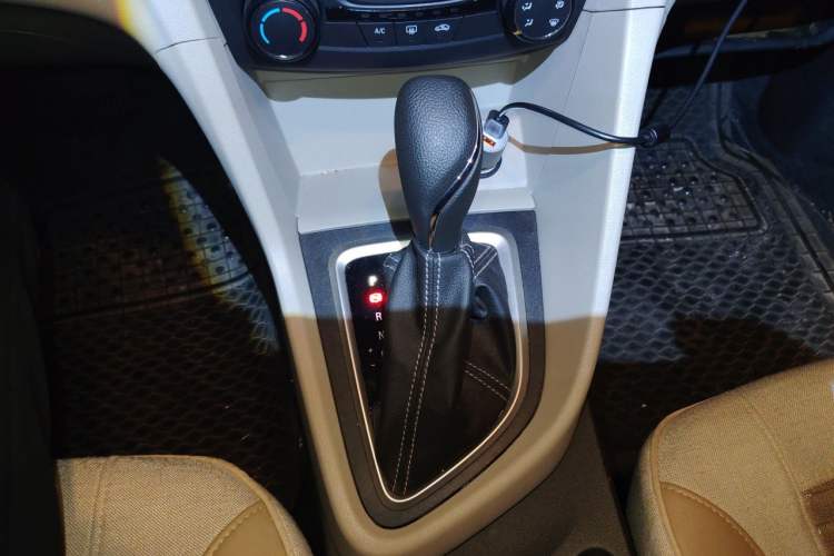 Used Buick GT 2015 15N Automatic Elite Version Gear Lever