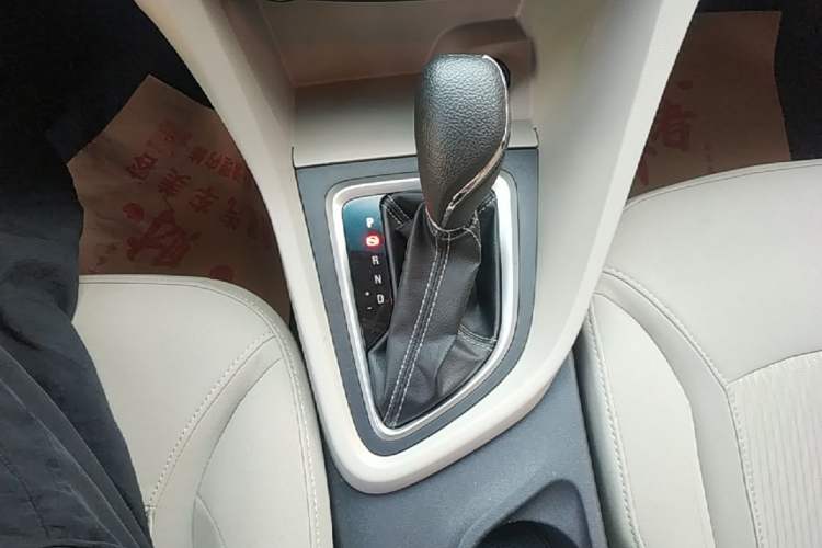 Used Buick GT 2015 15N Automatic Elite Version Gear Lever