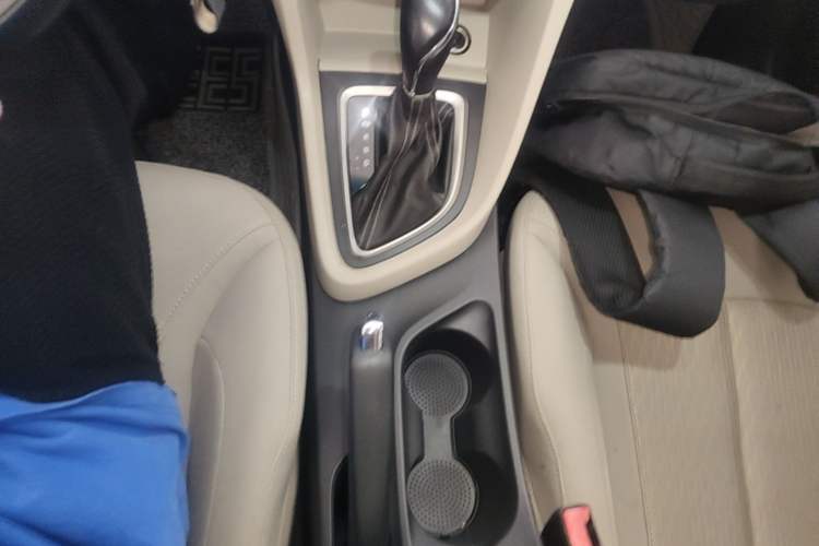 Used Buick GT 2015 15N Automatic Elite Version Gear Lever