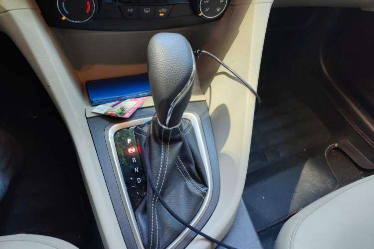 Used Buick GT 2015 15N Automatic Elite Version Gear Lever