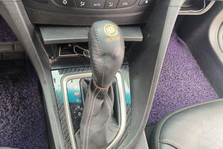 Used Buick GT 2015 15N Automatic Deluxe Edition Gear Lever