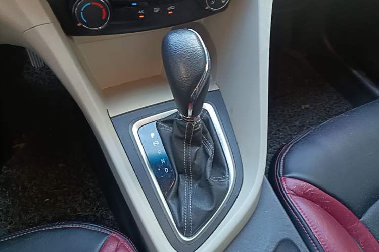 Used Buick GT 2015 15N Automatic Elite Version Gear Lever