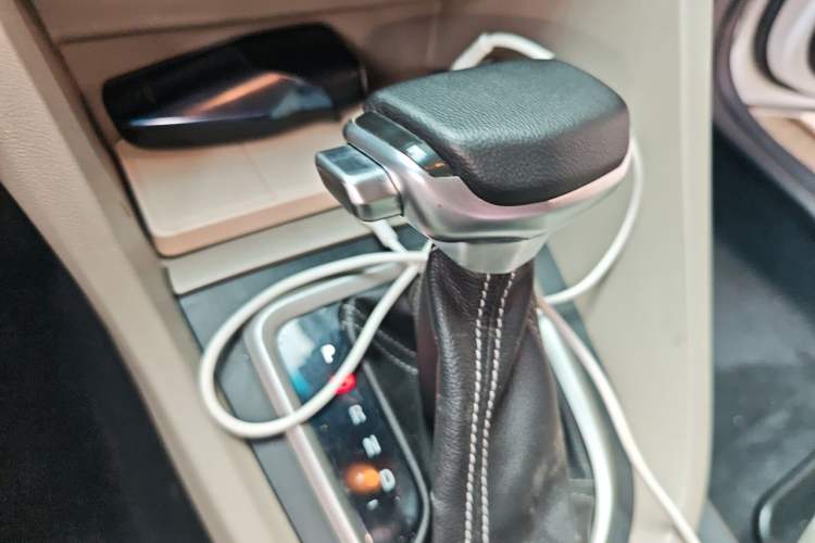 Used Buick GT 2015 15N Automatic Elite Version Gear Lever