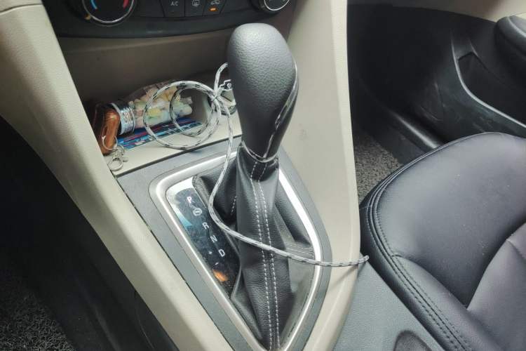 Used Buick GT 2015 15N Automatic Elite Version Gear Lever