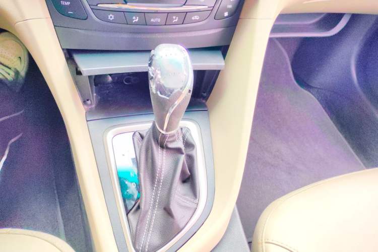 Used Buick GT 2015 15N Automatic Deluxe Edition Gear Lever