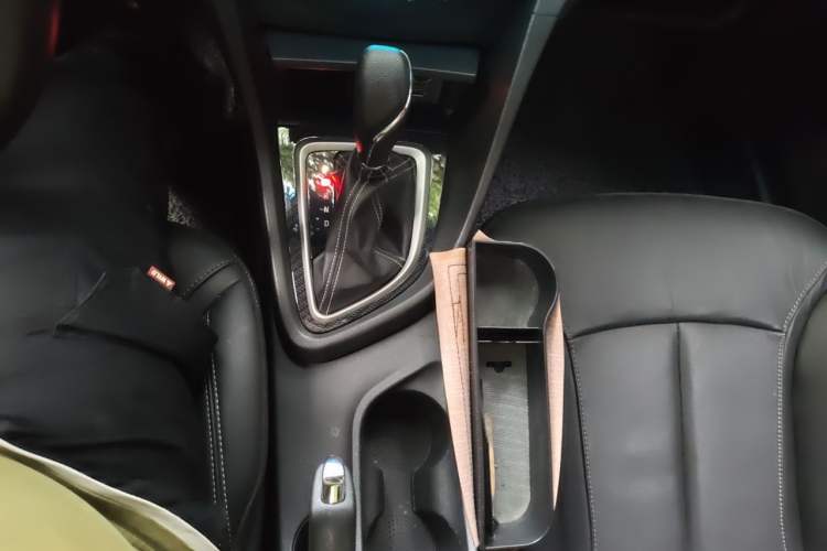 Used Buick GT 2015 15N Automatic Deluxe Edition Gear Lever