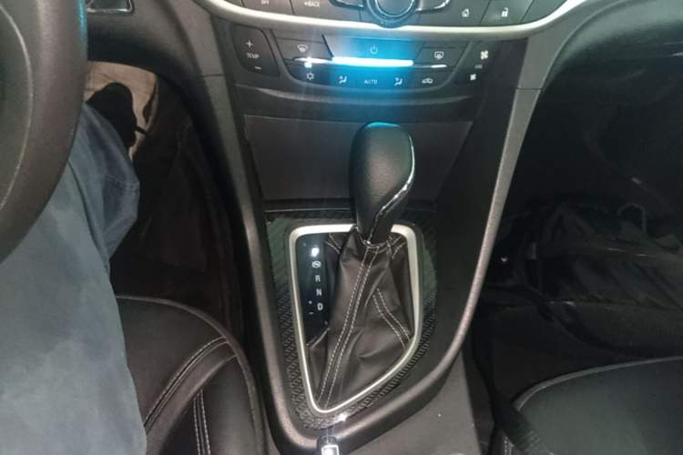 Used Buick GT 2015 15N Automatic Deluxe Edition Gear Lever