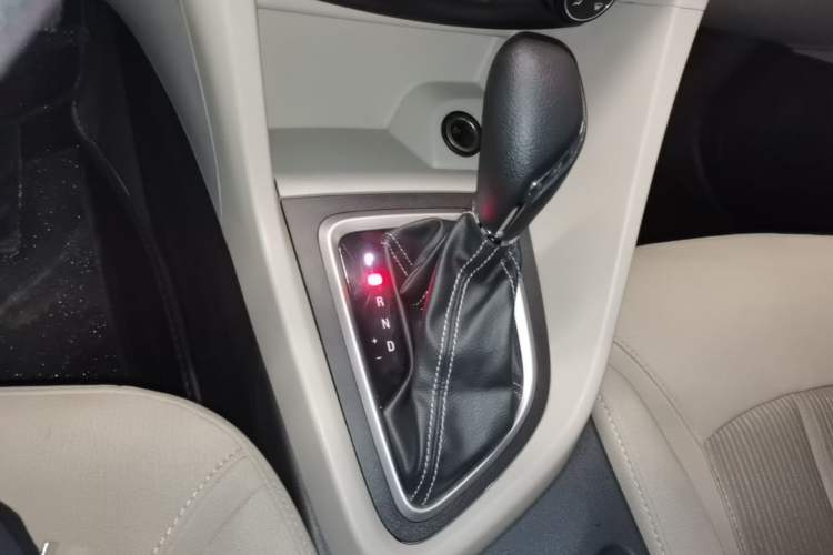 Used Buick GT 2015 15N Automatic Elite Version Gear Lever