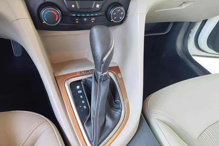 Used Buick GT 2015 15N Automatic Elite Version Gear Lever