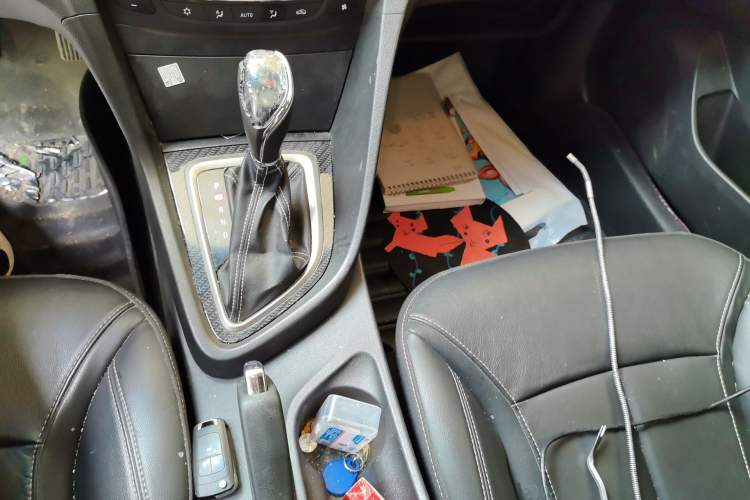 Used Buick GT 2015 15N Automatic Deluxe Edition Gear Lever