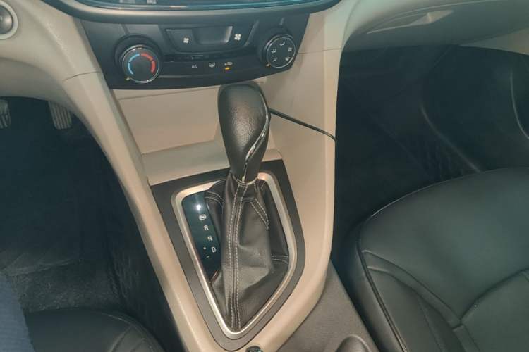 Used Buick GT 2015 15N Automatic Elite Version Gear Lever