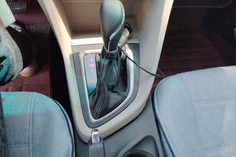 Used Buick GT 2015 15N Automatic Elite Version Gear Lever