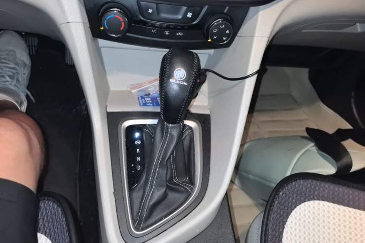 Used Buick GT 2015 15N Automatic Elite Version Gear Lever