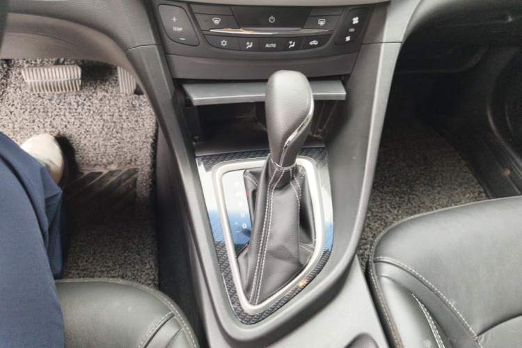 Used Buick GT 2015 15N Automatic Deluxe Edition Gear Lever