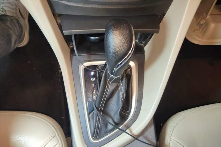 Used Buick GT 2015 15N Automatic Deluxe Edition Gear Lever