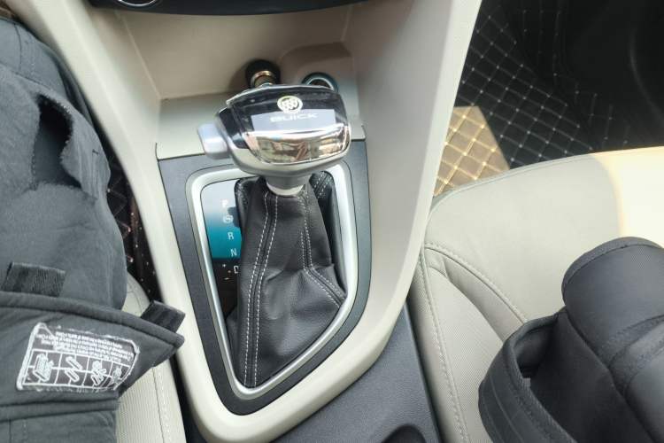 Used Buick GT 2015 15N Automatic Elite Version Gear Lever