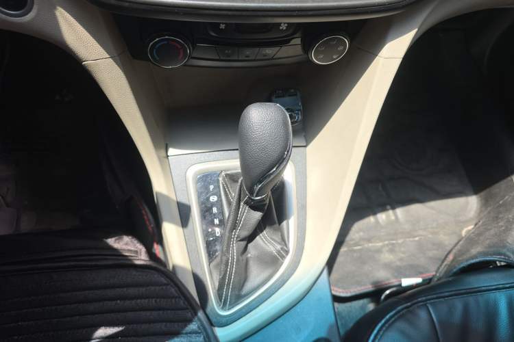 Used Buick GT 2015 15N Automatic Elite Version Gear Lever