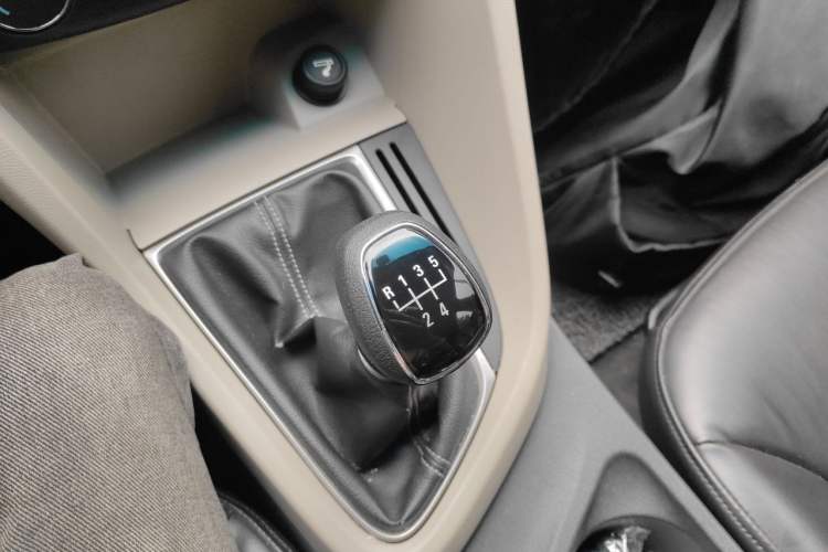Used Buick GT 2015 15N Manual Entry-Level Trim Gear Lever