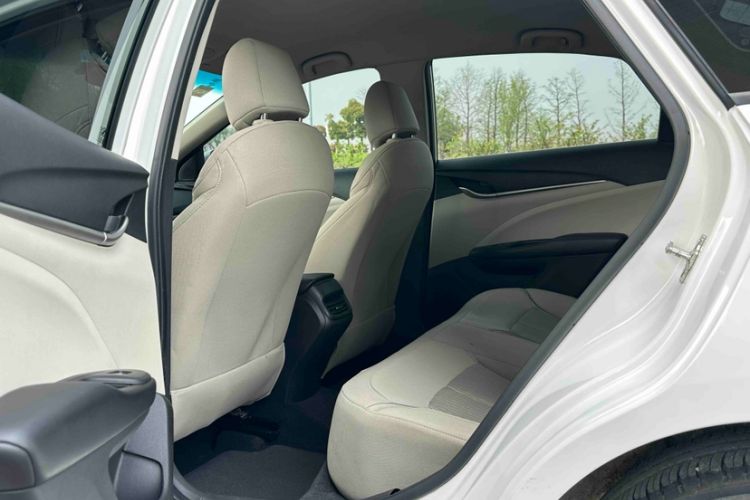 Used Buick GT 2015 15N Automatic Entry-Level Trim Interior 2
