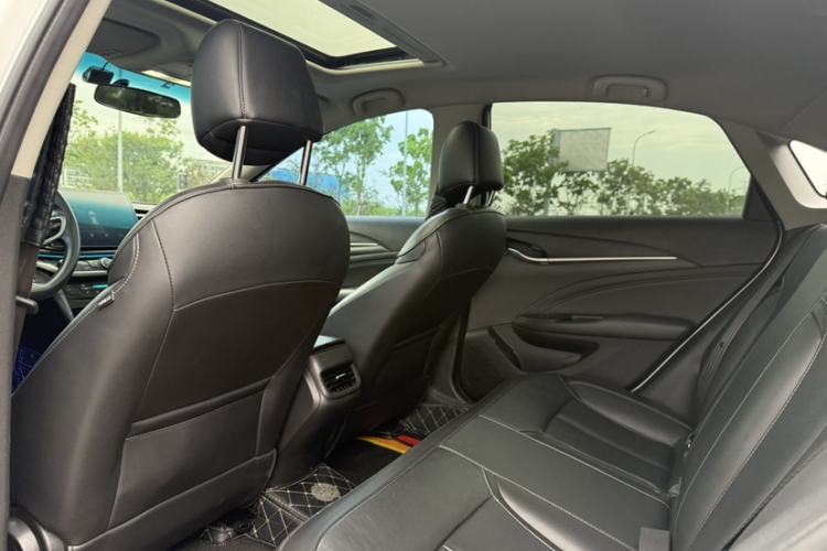 Used Buick GT 2015 18T Dual-Clutch Luxury Model Interior 3