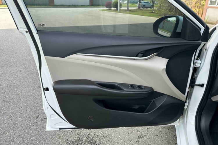Used Buick GT 2015 15N Automatic Entry-Level Trim Interior 3