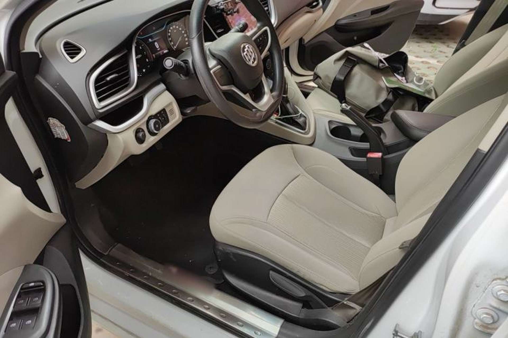 Used Buick GT 2015 15N Automatic Elite Version Interior 3
