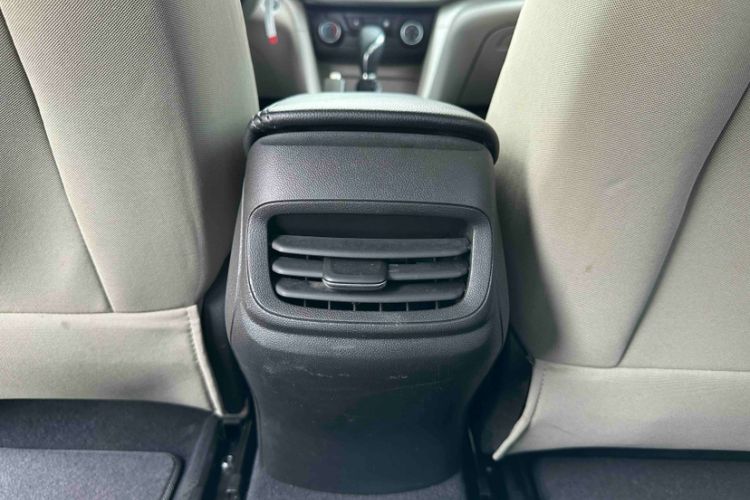 Used Buick GT 2015 15N Automatic Entry-Level Trim Interior 4