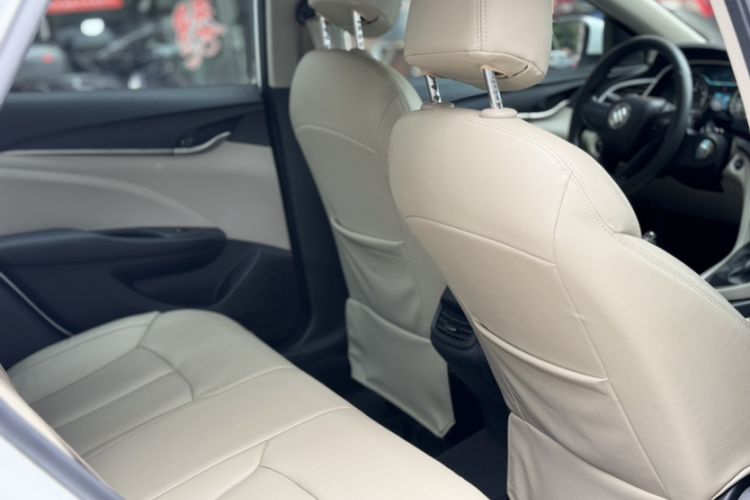 Used Buick GT 2015 15N Automatic Entry-Level Trim Interior 4