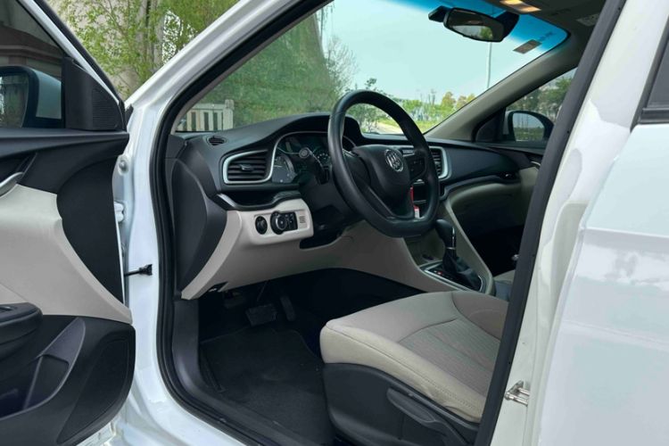 Used Buick GT 2015 15N Automatic Entry-Level Trim Interior 5