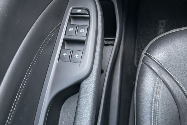 Used Buick GT 2015 15N Automatic Deluxe Edition Interior 5