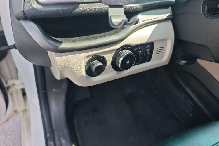 Used Buick GT 2015 15N Automatic Elite Version Interior 6