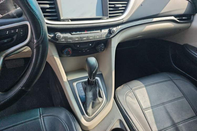 Used Buick GT 2015 15N Automatic Elite Version Interior 7